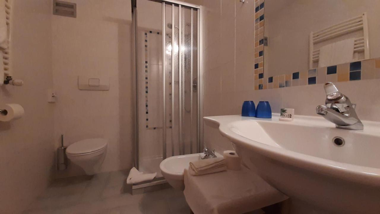 Single Room,1363816400:JPEG